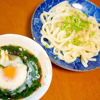 半熟卵とニラだれのつけうどん